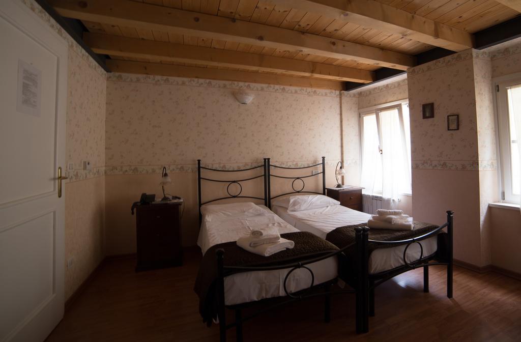 Hotel Capitelli ตรีเอสเต ห้อง รูปภาพ