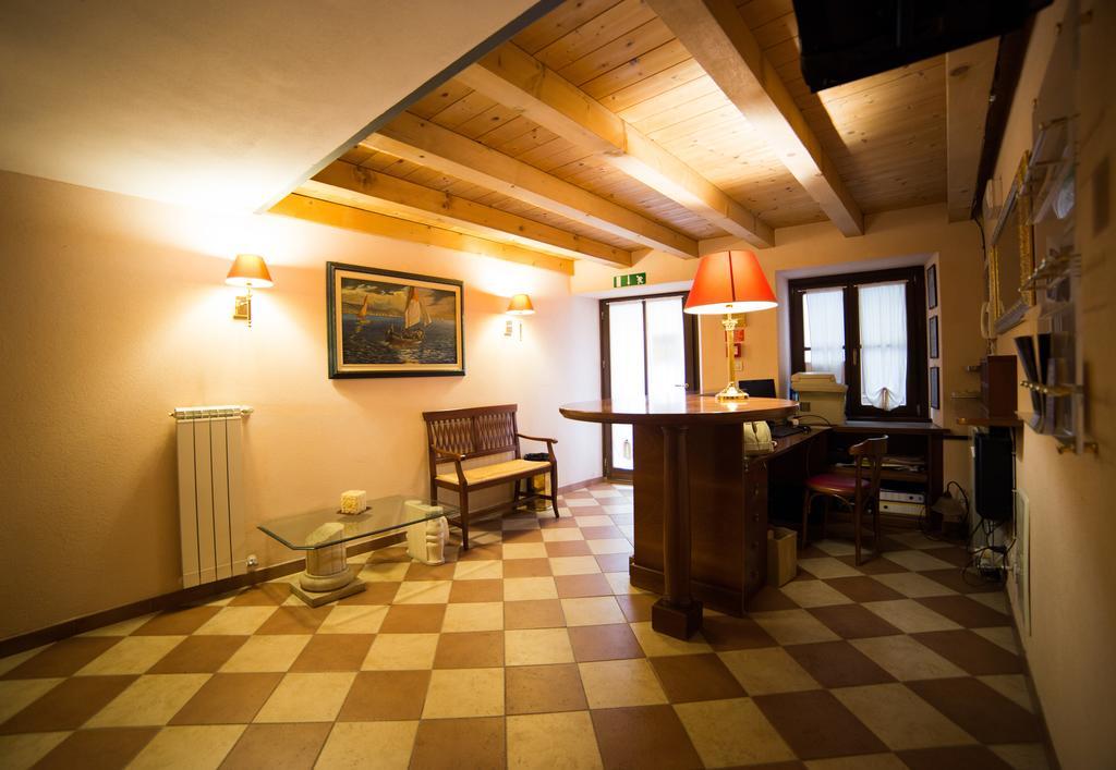 Hotel Capitelli ตรีเอสเต ภายนอก รูปภาพ