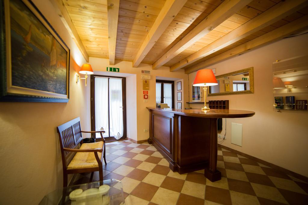 Hotel Capitelli ตรีเอสเต ภายนอก รูปภาพ