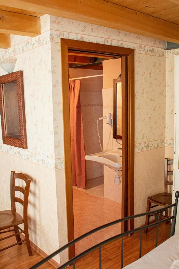 Hotel Capitelli ตรีเอสเต ภายนอก รูปภาพ