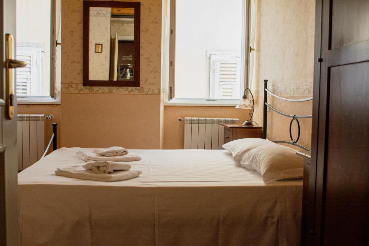 Hotel Capitelli ตรีเอสเต ภายนอก รูปภาพ